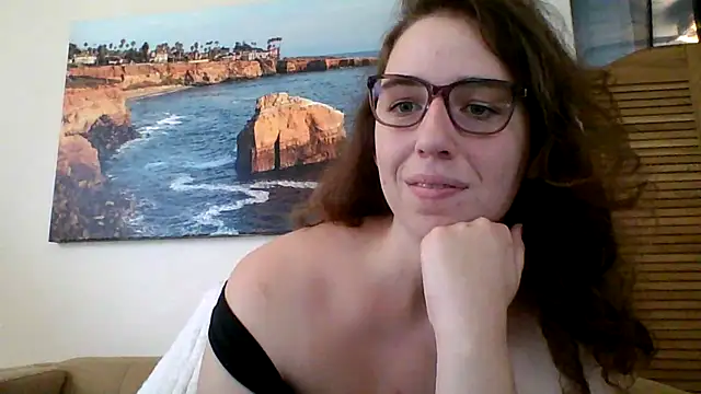 sweetsocalgirl online show from March 31, 2026, 10:54 pm