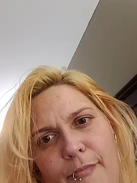 Jynxthefoxyfuck online show from November 10, 2025, 4:17 pm