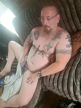 Jynxthefoxyfuck online show from August 1, 2026, 7:35 pm