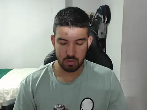 Axel11113 online show from November 11, 2025, 2:55 am