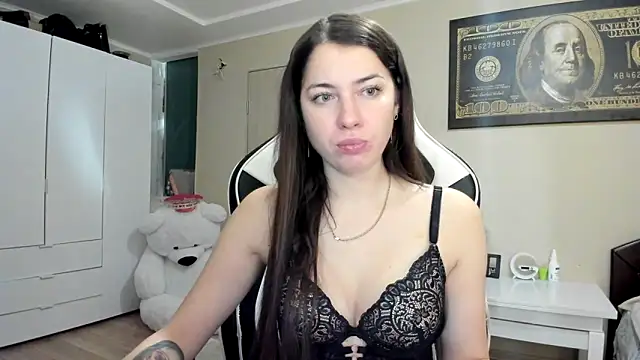 EmiLovsi online show from October 10, 2025, 4:50 pm