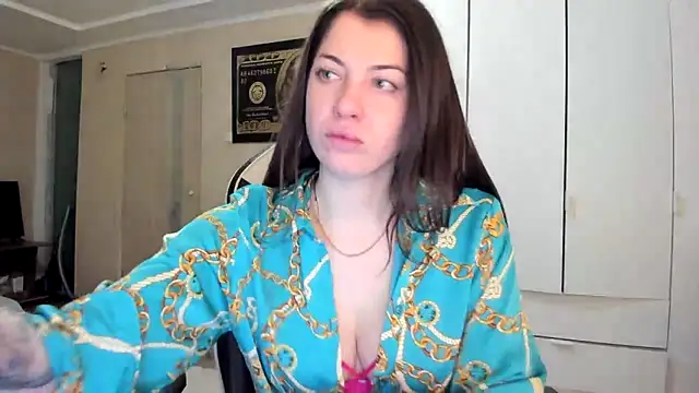 Snapshot of EmiLovsi chatting on February 18, 2026, 9:33 pm EmiLovsi online show from February 18, 2026, 9:33 pm