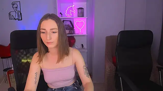 eva smiith  online show from November 14, 2025, 6:45 am