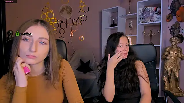 eva smiith  online show from November 26, 2025, 6:47 am