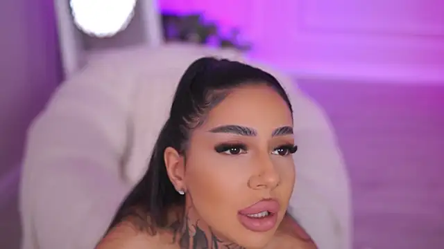 KiaraMoreno online show from November 2, 2025, 11:56 am