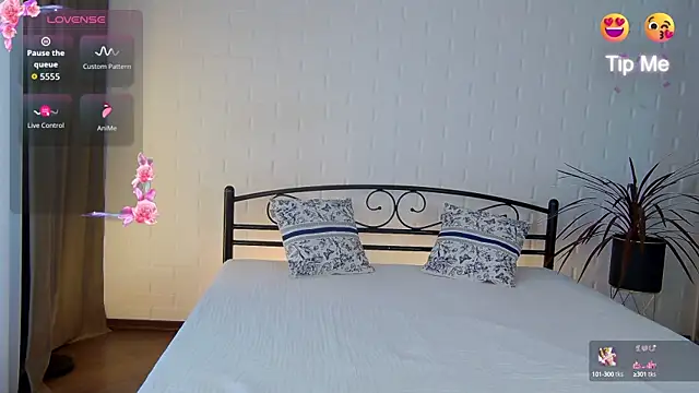 KelsiWest online show from October 5, 2025, 1:31 pm