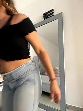 emma-conti2 online show from October 16, 2025, 3:13 pm