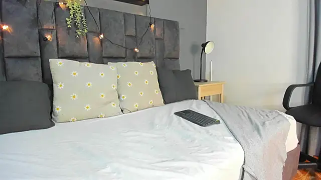 RiriiBrunette   online show from November 15, 2025, 7:43 pm