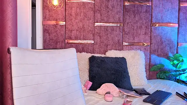 amberthangels online show from November 11, 2025, 11:54 am