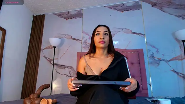 AlyaThompson online show from November 19, 2025, 4:01 am