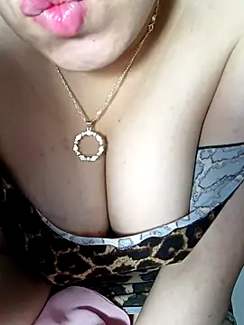 Queen-15 online show from November 15, 2025, 7:32 pm