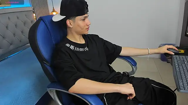 SamBlack  online show from April 9, 2026, 12:43 pm