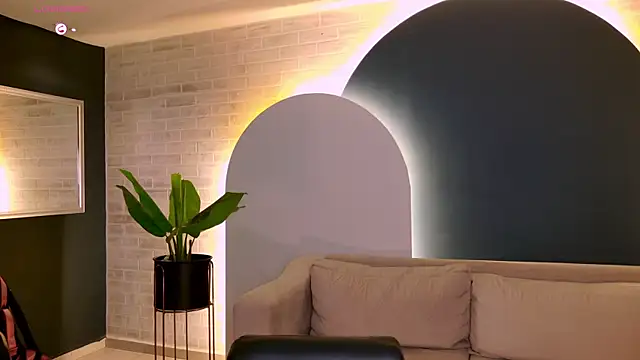 Snapshot of AgathaKondo_ chatting on October 4, 2025, 8:18 pm AgathaKondo online show from October 4, 2025, 8:18 pm