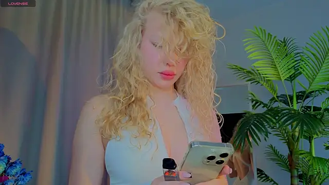 emilyshepar d online show from November 13, 2025, 2:32 am