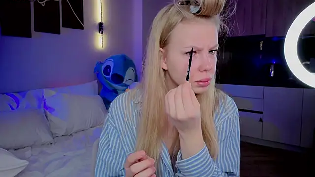 emilyshepar d online show from April 7, 2026, 1:39 am