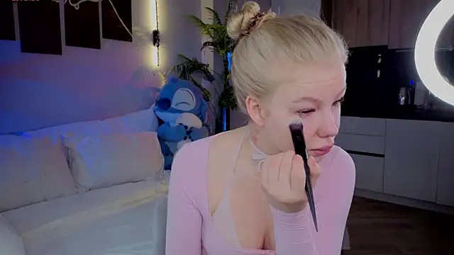 emilyshepar d online show from April 15, 2026, 2:18 am