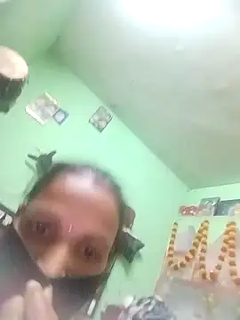 Snapshot of RAYI_Queen_4 chatting on October 21, 2025, 5:24 pm RAYI Queen 4 online show from October 21, 2025, 5:24 pm