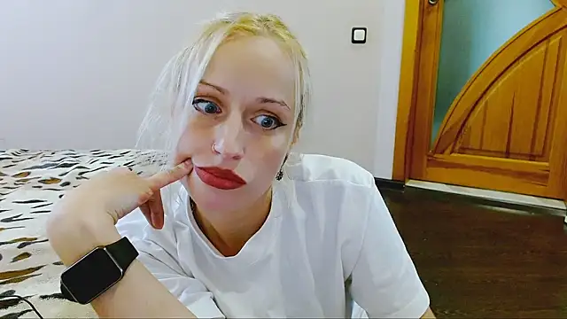 Snapshot of SatinQueen90 chatting on September 10, 2025, 11:21 am SatinQueen90 online show from September 10, 2025, 11:21 am