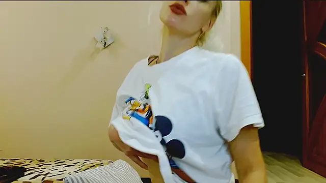 Snapshot of SatinQueen90 chatting on September 17, 2025, 5:14 pm SatinQueen90 online show from September 17, 2025, 5:14 pm