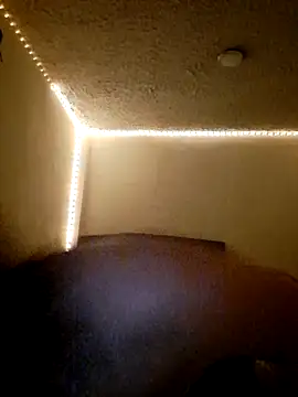 -Miaa  online show from November 7, 2025, 1:11 pm