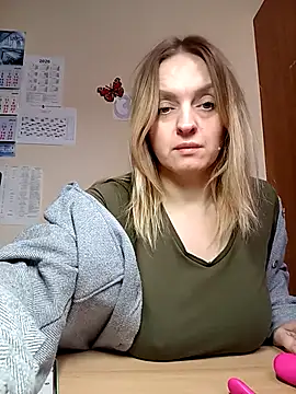 Ami Foxy online show from February 11, 2026, 7:35 am