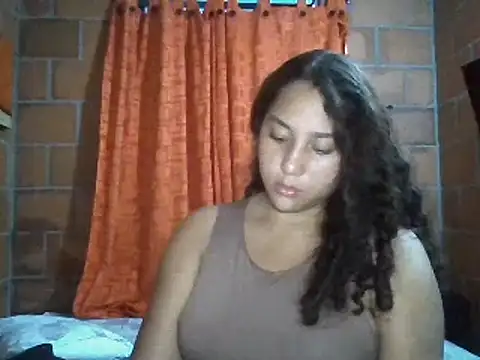 Snapshot of AnaisVelvet11 chatting on September 30, 2025, 11:10 pm AnaisVelvet11 online show from September 30, 2025, 11:10 pm