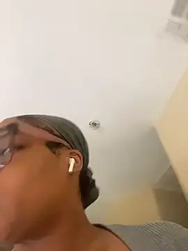 Snapshot of caramel__cremes chatting on November 5, 2025, 2:28 pm caramel cremes online show from November 5, 2025, 2:28 pm