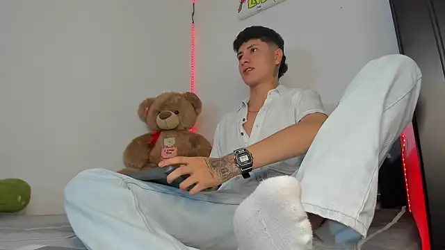 Mateo Escobar online show from November 13, 2025, 10:30 pm