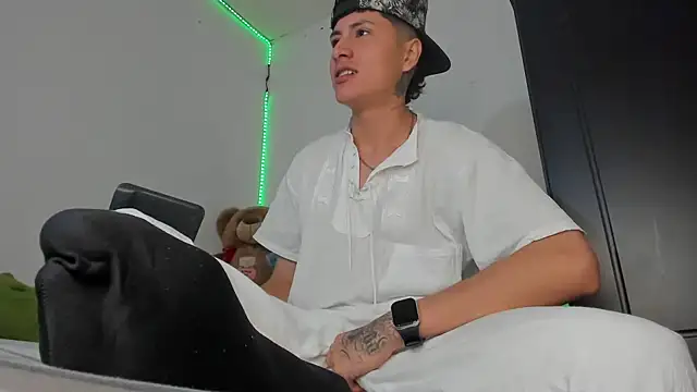 Mateo Escobar online show from November 29, 2025, 11:41 pm