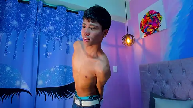 Snapshot of MaxiWildd chatting on January 16, 2026, 1:04 pm MaxiWildd online show from January 16, 2026, 1:04 pm