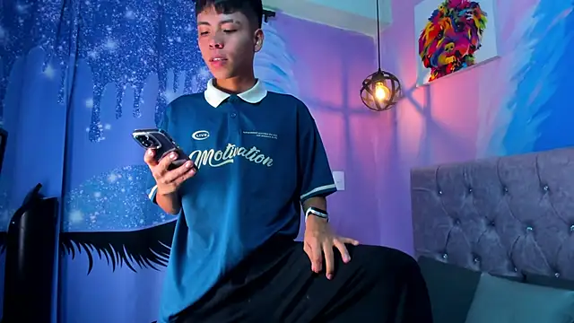 Snapshot of MaxiWildd chatting on February 11, 2026, 12:43 pm MaxiWildd online show from February 11, 2026, 12:43 pm