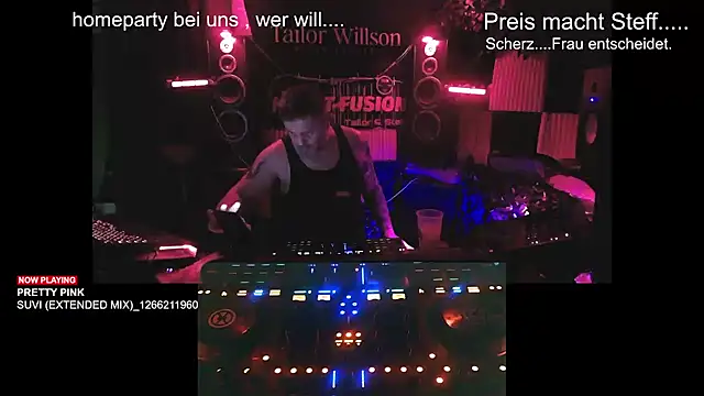 Snapshot of Wir2002Paar chatting on November 15, 2025, 11:32 pm Wir2002Paar online show from November 15, 2025, 11:32 pm