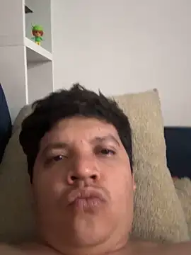 Snapshot of michael877675 chatting on February 15, 2026, 6:43 am michael877675 online show from February 15, 2026, 6:43 am