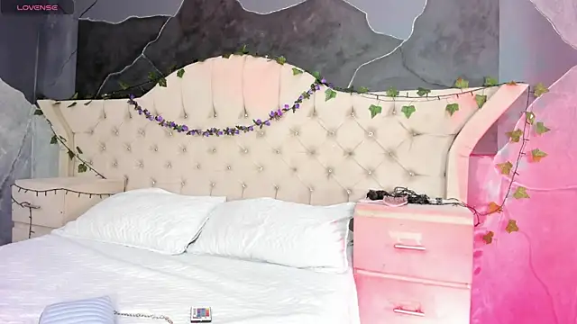 AmbarFoxx  online show from November 24, 2025, 3:17 am