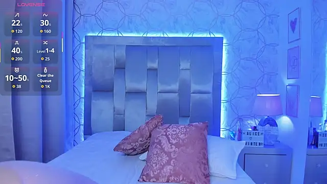 AlliceWinter online show from November 8, 2025, 11:21 am