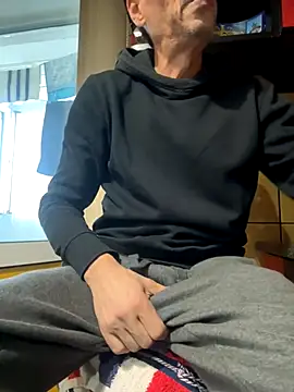 adiluci1 online show from October 5, 2025, 2:26 pm