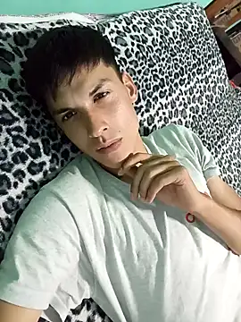 Snapshot of frankitocam4 chatting on December 1, 2025, 7:30 pm frankitocam4 online show from December 1, 2025, 7:30 pm