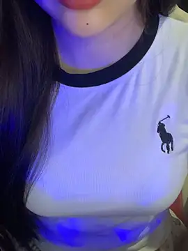 Linhtruong  online show from April 7, 2026, 2:01 am