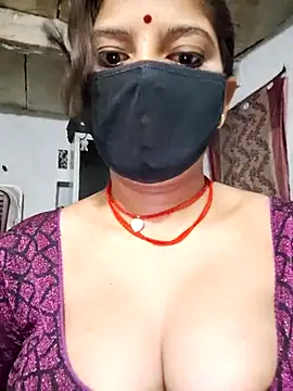 Daisygirl9 online show from May 5, 2026, 10:40 pm