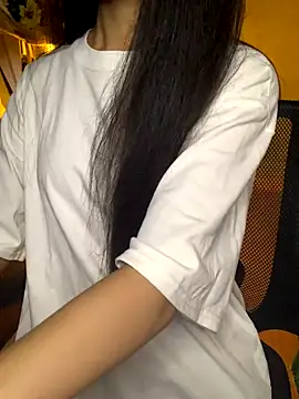 Nhinhi18 online show from October 8, 2025, 3:31 pm