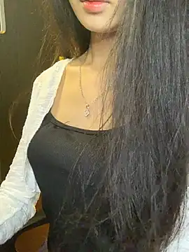 Nhinhi18 online show from April 11, 2026, 2:43 pm