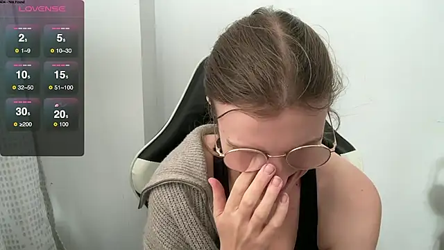 BustyKellyXXX online show from February 4, 2026, 2:23 pm