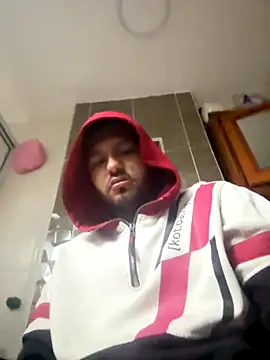 Snapshot of Frank0021 chatting on September 18, 2025, 9:44 am Frank0021 online show from September 18, 2025, 9:44 am