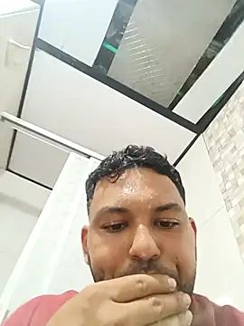 Snapshot of Frank0021 chatting on November 1, 2025, 10:12 pm Frank0021 online show from November 1, 2025, 10:12 pm