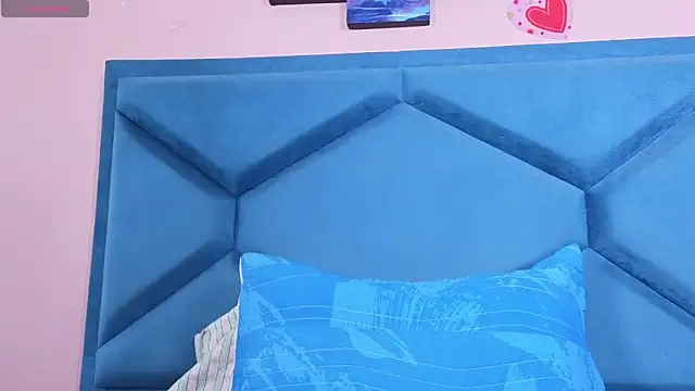 BellaaRossy online show from May 27, 2026, 1:57 am