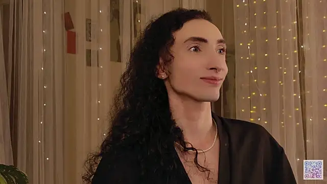 Snapshot of Queen_of_tease chatting on November 21, 2025, 9:46 pm Queen of tease online show from November 21, 2025, 9:46 pm