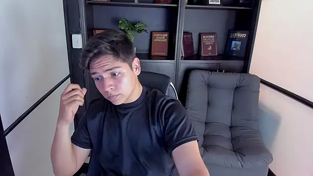 Asta Black online show from September 8, 2025, 7:57 pm