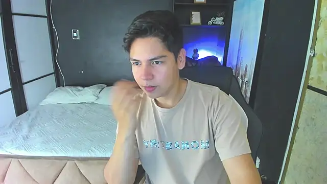 Asta Black online show from September 10, 2025, 4:01 am