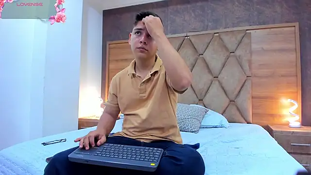 Asta Black online show from September 22, 2025, 4:25 am