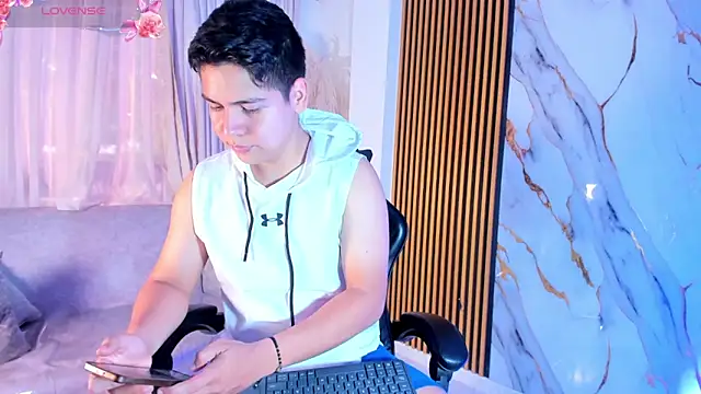 Asta Black online show from October 11, 2025, 8:07 pm